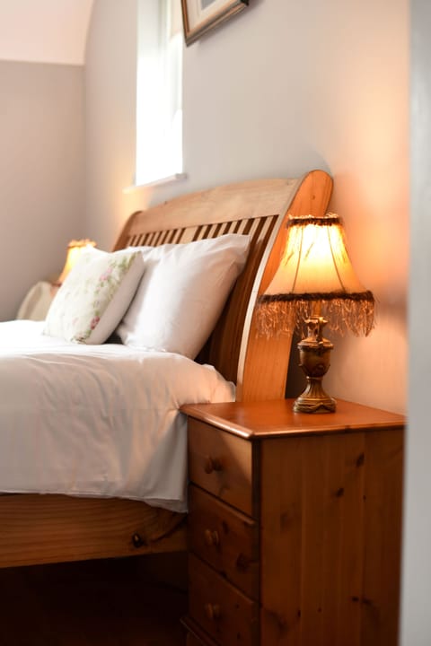 Double or Twin Room, Ensuite | Desk, iron/ironing board, free WiFi