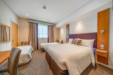 Family Room, Non Smoking ( Free DXB AP Shuttle Every 30min T3T1) | Premium bedding, pillowtop beds, in-room safe, desk