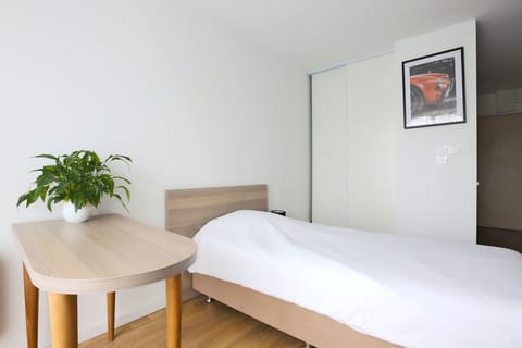 Standard Single Room | Desk, blackout drapes, soundproofing, iron/ironing board