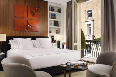 Suite, Balcony | Premium bedding, minibar, in-room safe, soundproofing