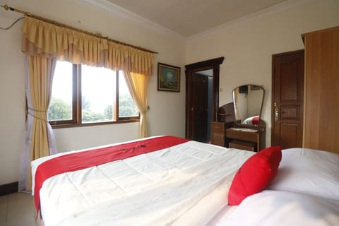 Deluxe Room | Desk, free WiFi, bed sheets