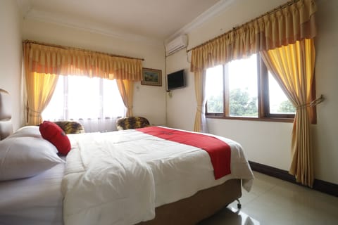 Deluxe Room | Desk, free WiFi, bed sheets