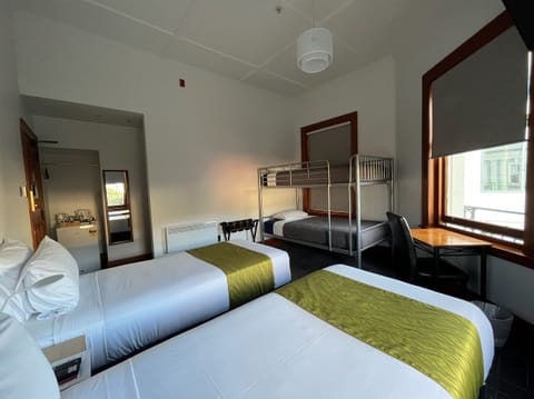 Quadruple Room, Ensuite | Individually decorated, individually furnished, free WiFi, bed sheets