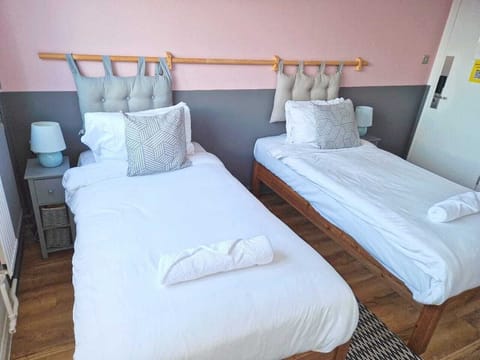 Twin Room | Free WiFi, bed sheets