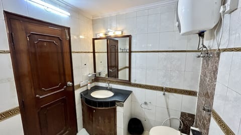 Deluxe Room, 1 Double Bed, Non Smoking | Bathroom | Shower