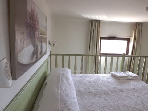 Triple Room | In-room safe, blackout drapes, iron/ironing board, free WiFi