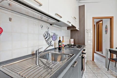 Apartment, 1 Bedroom | Private kitchen | Full-size fridge, stovetop, cookware/dishes/utensils