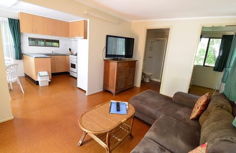 Standard Suite, 1 Bedroom, Non Smoking, Kitchen | Living room