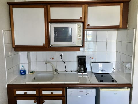 Comfort Studio | Private kitchenette | Fridge, microwave, dishwasher, toaster