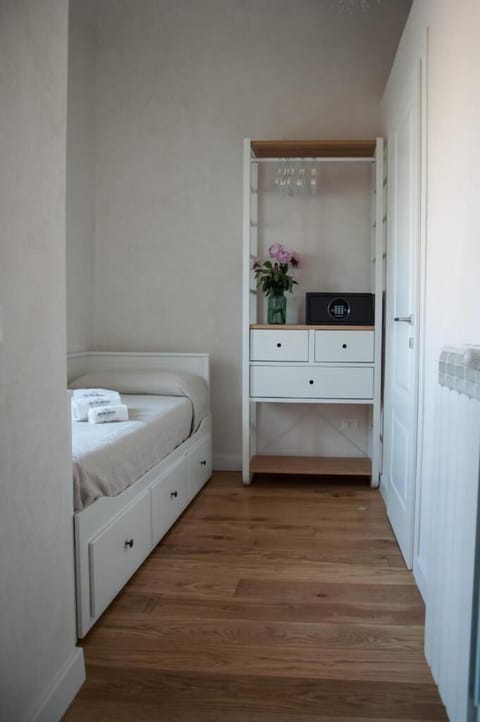 Triple Room, Garden View (4) | Minibar, in-room safe, desk, soundproofing