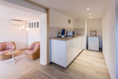 Executive Suite | Private kitchenette