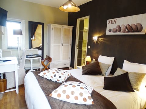 Comfort Double Room | Desk, blackout drapes, soundproofing, free WiFi