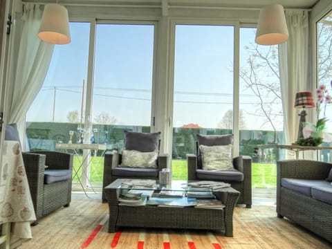 Flat-screen TV, heated floors