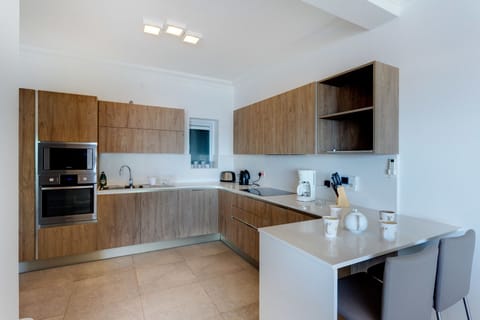 Apartment (3 Bedrooms) | Private kitchen | Full-size fridge, oven, dishwasher, coffee/tea maker