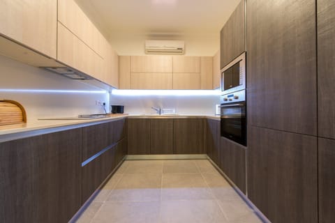 Apartment (2 Bedrooms) | Private kitchen | Full-size fridge, oven, dishwasher, toaster