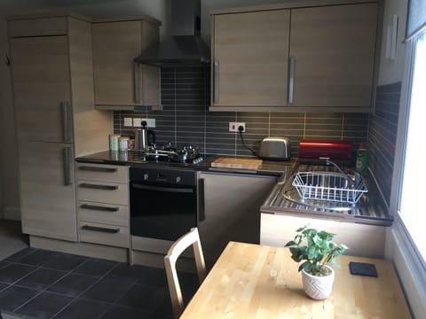 Luxury Apartment, 1 Double Bed, Non Smoking | Private kitchen | Full-size fridge, microwave, oven, stovetop