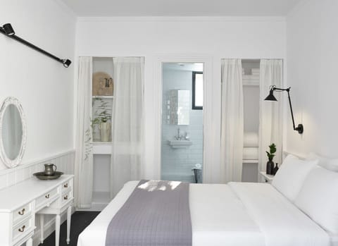 Deluxe Double Room (Pyrgos Castle) | In-room safe, desk, soundproofing, iron/ironing board