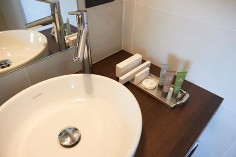 Superior Suite | Bathroom | Shower, rainfall showerhead, hair dryer, bathrobes
