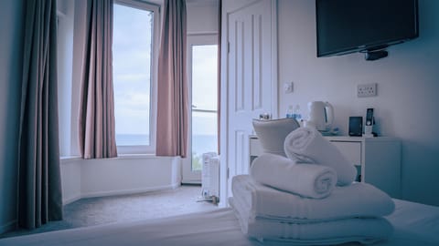 Deluxe Double Room, Balcony, Sea View | Desk, iron/ironing board, cribs/infant beds, free WiFi