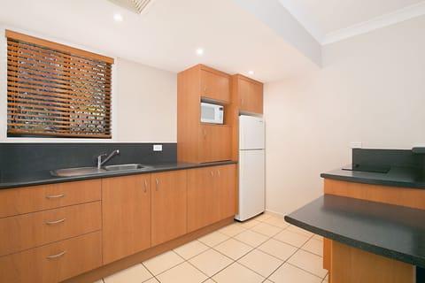 Family Suite (Deluxe) | Private kitchenette | Full-size fridge, microwave, electric kettle, toaster