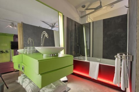 Comfort Double Room (Strophe) | Bathroom | Free toiletries, hair dryer, bathrobes, slippers