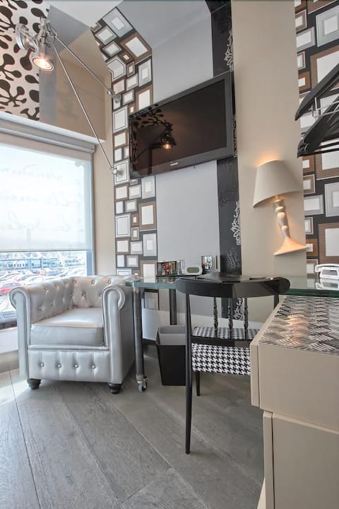 Comfort Double Room (Strophe) | In-room safe, individually decorated, desk, iron/ironing board