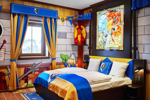 Dragon Knight's Room | Hypo-allergenic bedding, minibar, desk, soundproofing