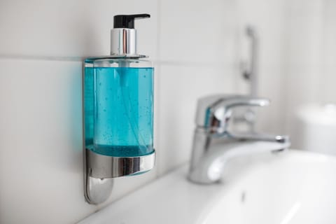 Studio, 2 Twin Beds | Bathroom sink