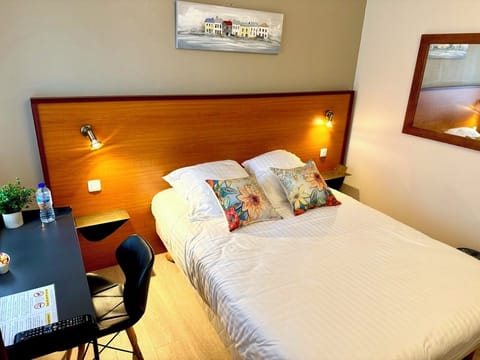 Standard Double Room | Desk, blackout drapes, free WiFi, bed sheets