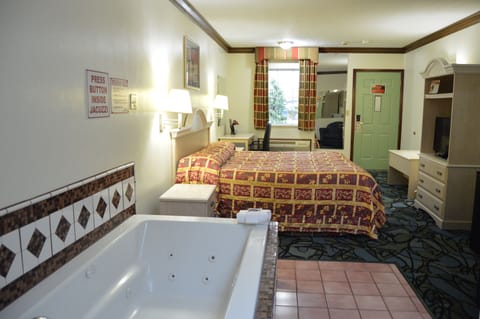 Deluxe Room, 1 King Bed | Jetted tub