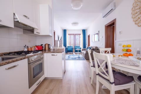 Apartment, 3 Bedrooms, 2 Bathrooms | Private kitchen | Full-size fridge, microwave, oven, stovetop