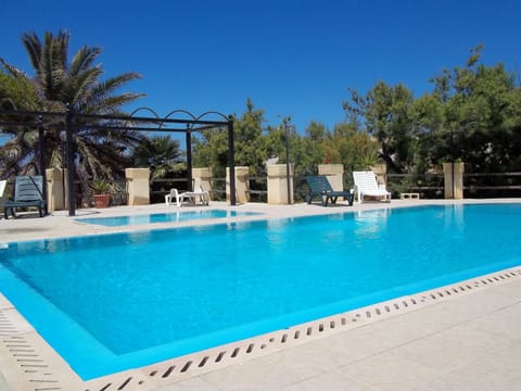 Seasonal outdoor pool, sun loungers