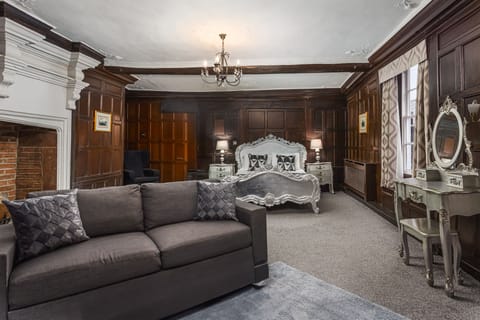 Luxury Double Room | Iron/ironing board, free WiFi, bed sheets