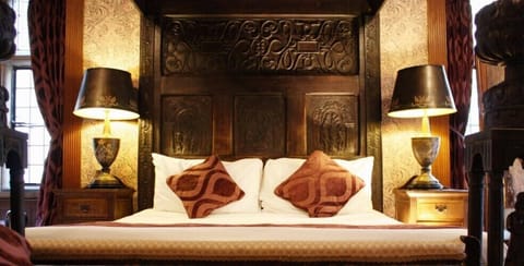 Premium bedding, desk, iron/ironing board, cribs/infant beds