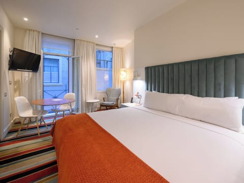 Classic Room | Premium bedding, down comforters, pillowtop beds, minibar