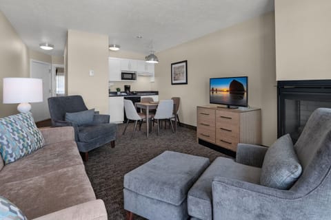 Fireplace Suite with Ocean View | 1 bedroom, blackout drapes, free WiFi, bed sheets