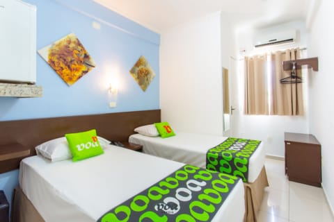 Standard Twin Room | Minibar, desk, free WiFi, bed sheets