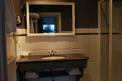 Quadruple Room | Bathroom | Towels