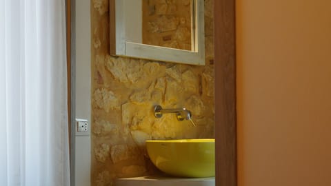 Camera Gialla  Verona all'Alba King Superior con Bagno Turco | Bathroom | Shower, rainfall showerhead, free toiletries, hair dryer
