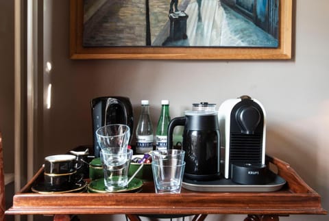 Fridge, espresso maker, coffee/tea maker, electric kettle