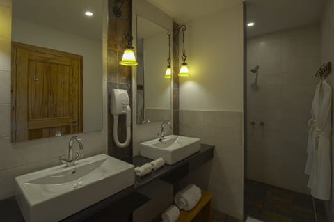 Executive Family Room | Bathroom | Shower, rainfall showerhead, free toiletries, bathrobes