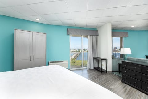 Suite, 1 King Bed (Scenic View) | Pillowtop beds, in-room safe, desk, blackout drapes