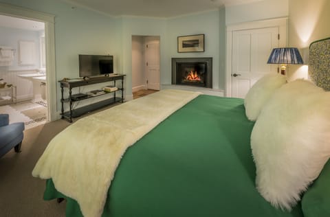 Room, 1 King Bed, Non Smoking | Soundproofing, free WiFi, bed sheets