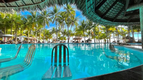 Poolside bar