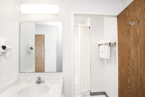 Free toiletries, towels