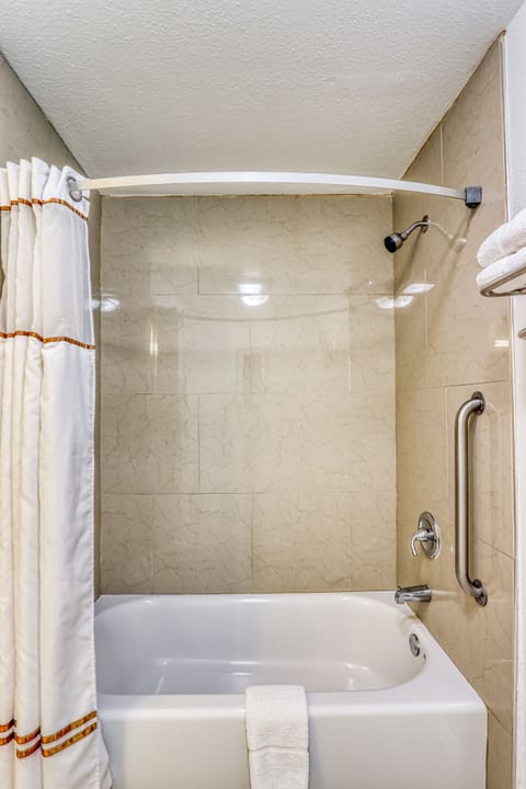 Combined shower/tub, deep soaking tub, free toiletries, hair dryer