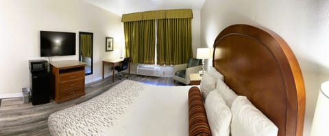 Single Room | Premium bedding, desk, blackout drapes, free WiFi