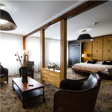 Exclusive Double Room | Desk, free WiFi, bed sheets