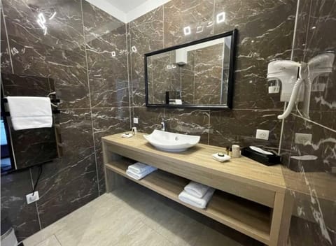 Superior Double Room | Bathroom | Hair dryer, towels, soap, shampoo