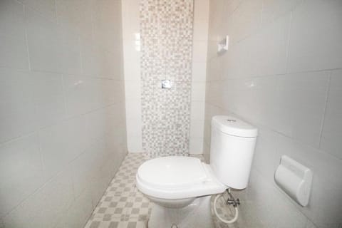 Deluxe Double Room | Bathroom | Shower